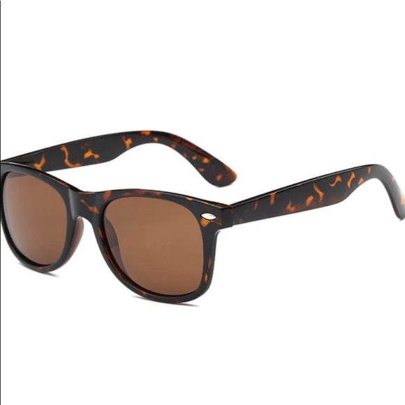 Tortoise Retro Sunglasses Eyewear - Picture 3 of 6